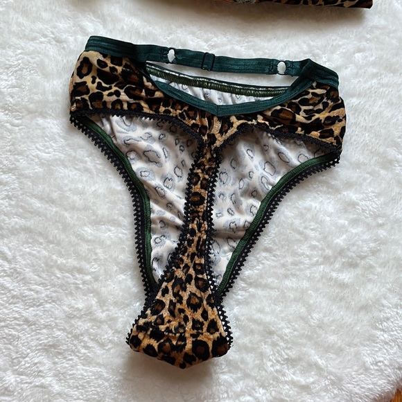 Solstice Intimates Wildcat Set - Picture 9 of 13